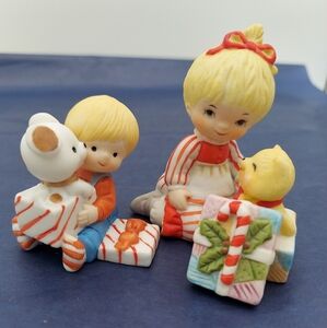 Christmas Presents Decorations Puppy Kitty Kitten Cute Boy Girl Figurines